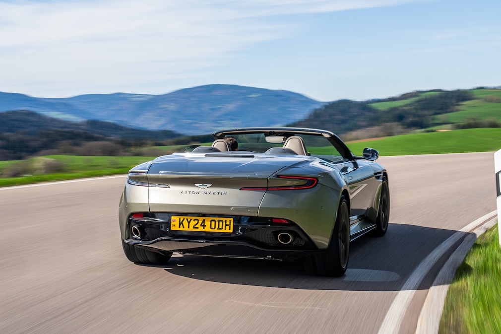 Aston Martin DB12 Volante