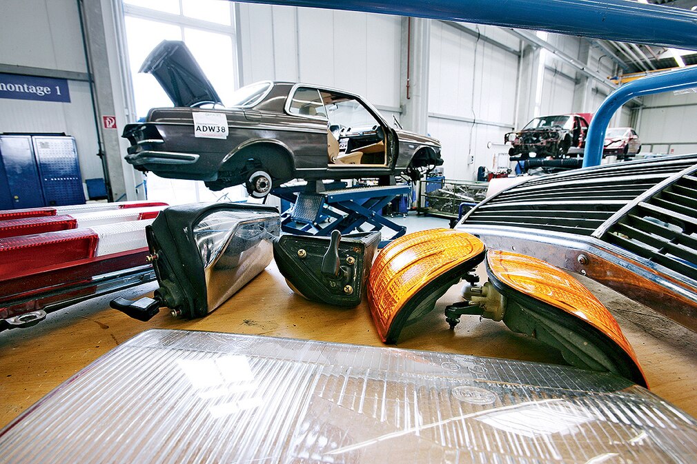 Mercedes W 123 beim Autoverwerter