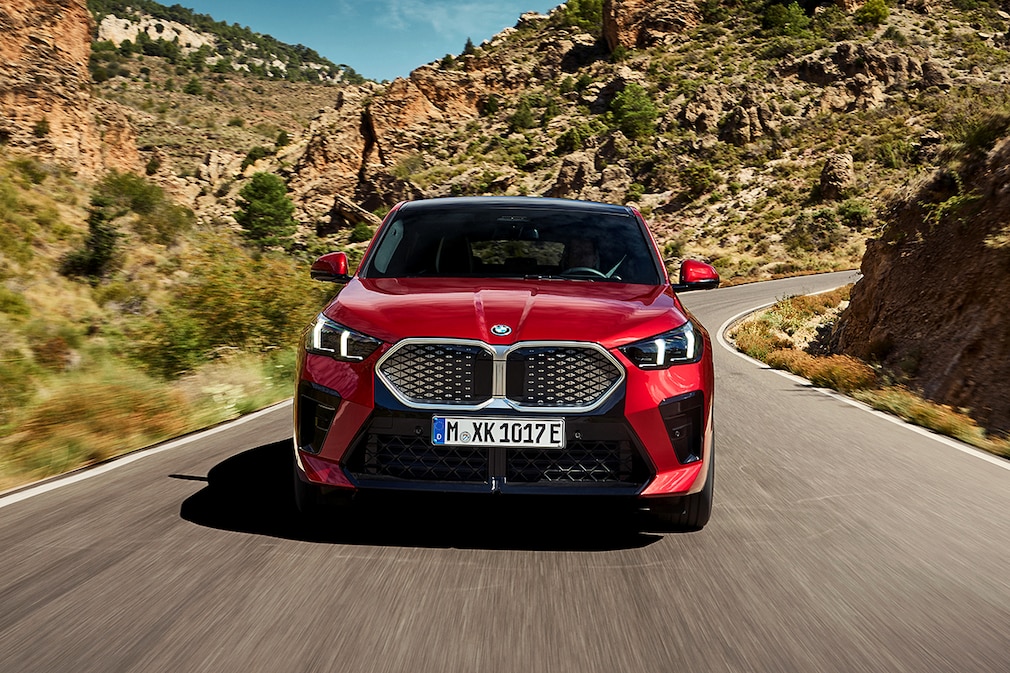 BMW iX2 xDrive30
