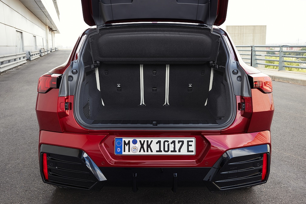 BMW iX2 xDrive30