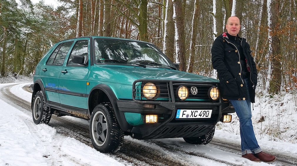 Jan-Henrik Muche mit seinem VW Golf Country