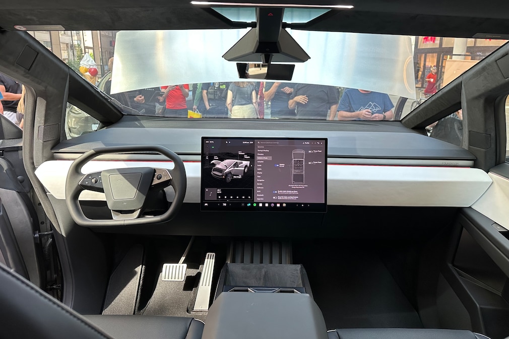 Tesla Cybertruck Cockpit