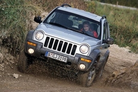 Jeep-Fahrzeuge in die Werkstätten