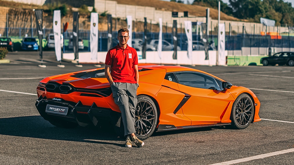 Lamborghini Revuelto