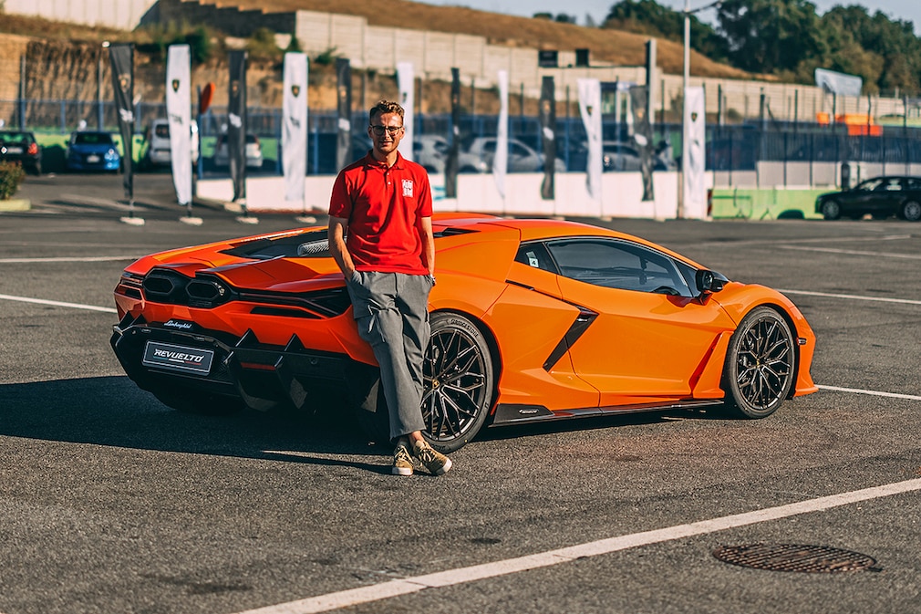 Lamborghini Revuelto