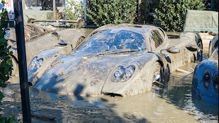 Autos im Schlamm, Kunst von The Dizzy Viper