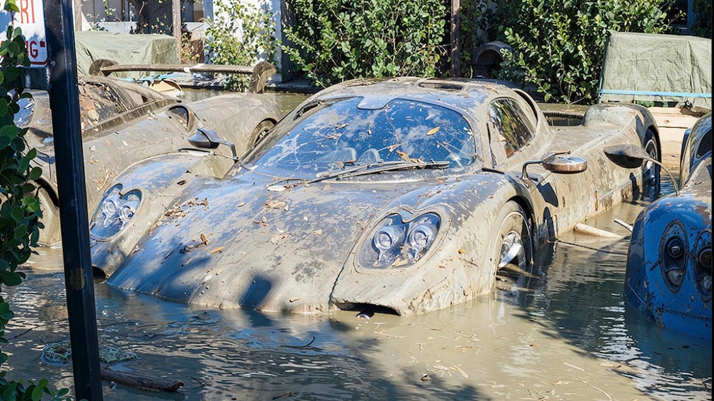 Autos im Schlamm, Kunst von The Dizzy Viper