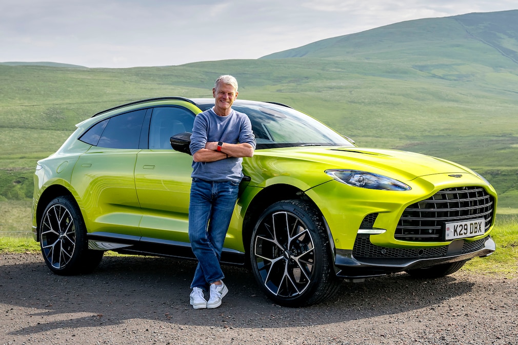 Aston Martin DBX707