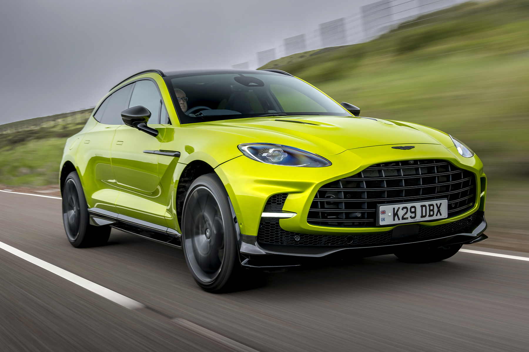 Aston Martin DBX 707: Facelift und modernes Multimedia-System 