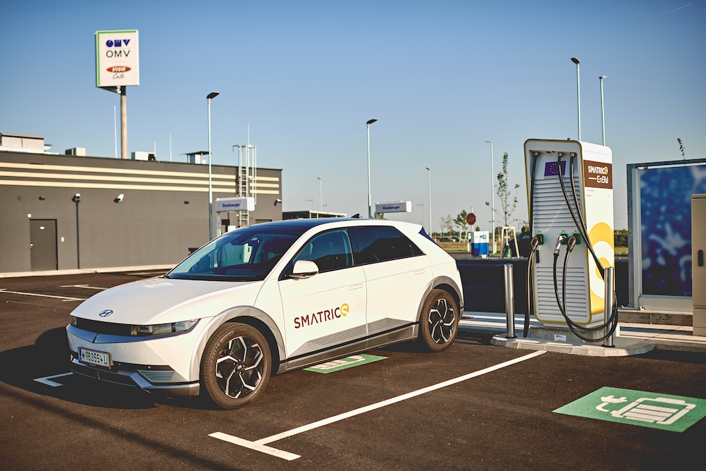 E-Auto-Ladestation von Smatrics für HEM, Laden mit 400 kW