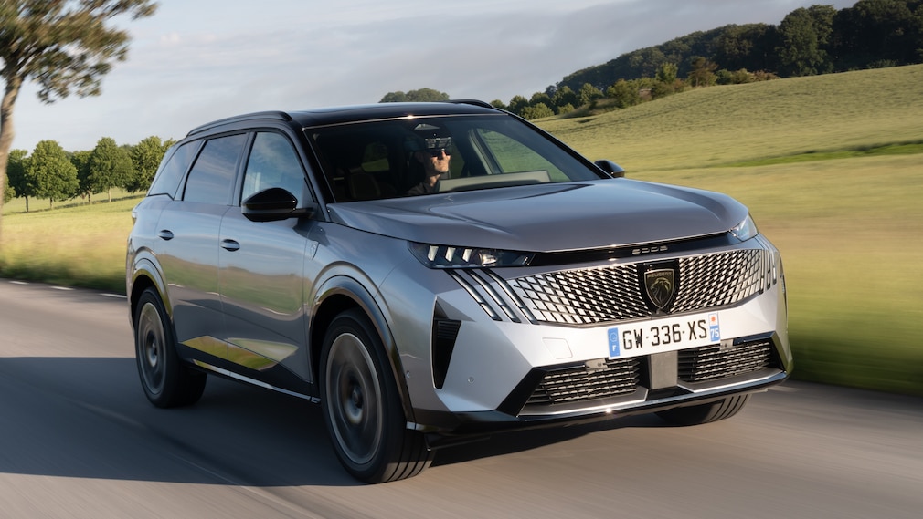 Peugeot 5008 fahrend