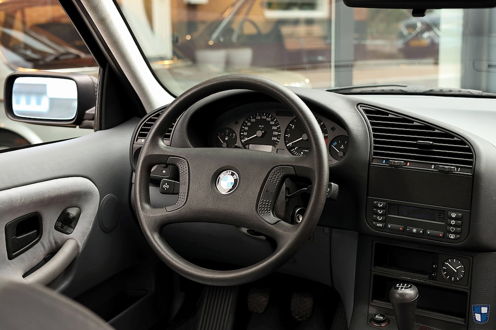 BMW 320i E36