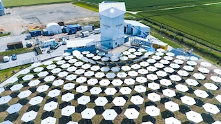 Synhelions industrielle Solartreibstoffanlage DAWN in Jülich, Pilotbetrieb begonnen