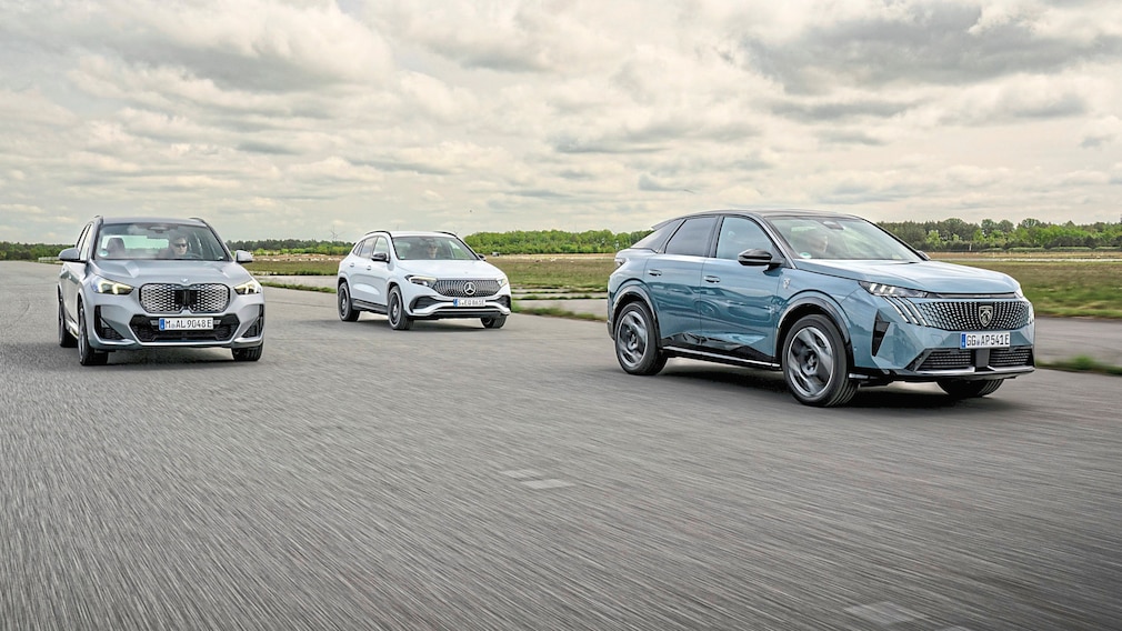 BMW iX1 eDrive20 Mercedes EQA 250+ Peugeot E-3008
