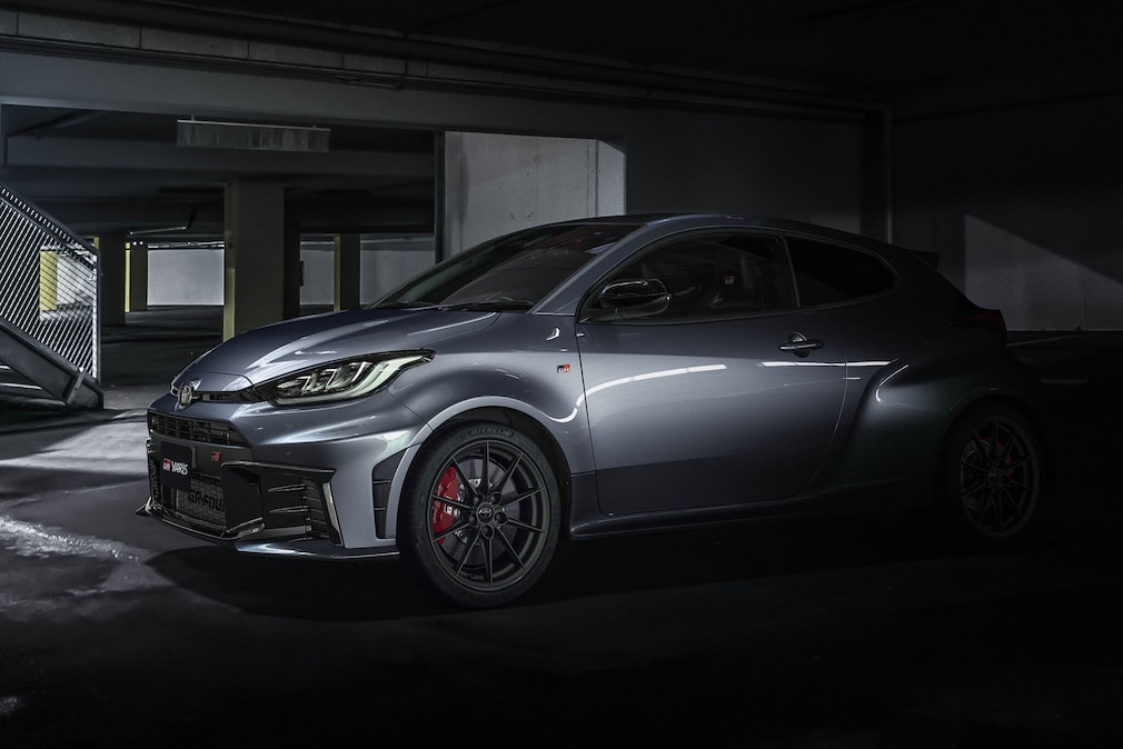 Toyota GR Yaris MY 2025 als Rechtslenker stehend