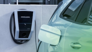 E-Auto an einer Ladesäule