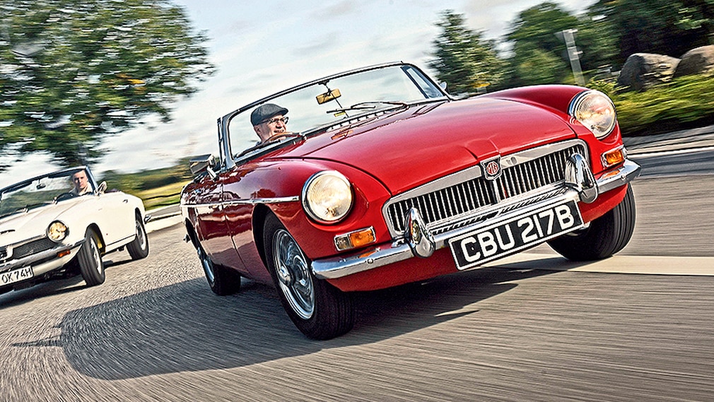 ALFA ROMEO 1300 SPIDER GLAS 1300 GT CABRIO PORSCHE 356 B CARRERA 2 CABRIOLET SUNBEAM ALPINE V MG MGB