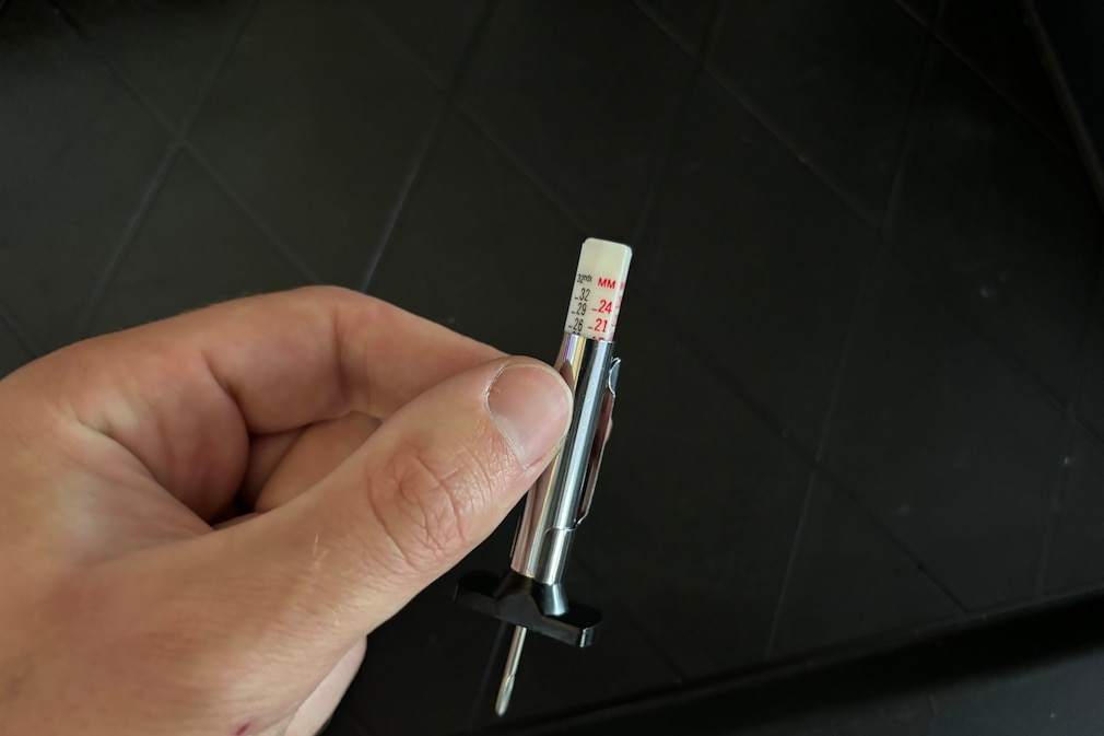 Profiltiefenmesser-Test