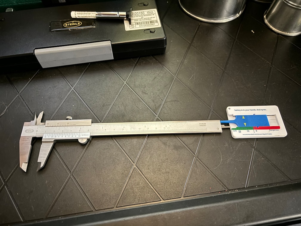 Profiltiefenmesser-Test