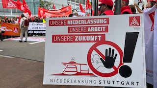 Protest gegen Verkauf von Mercedes-Autohäsuern