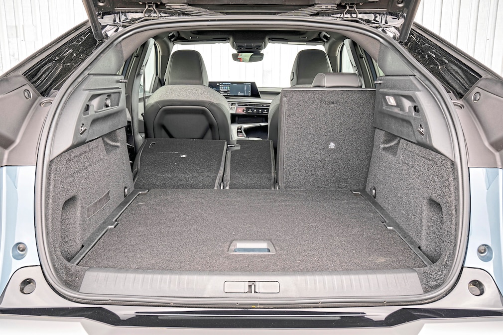 Peugeot E-3008