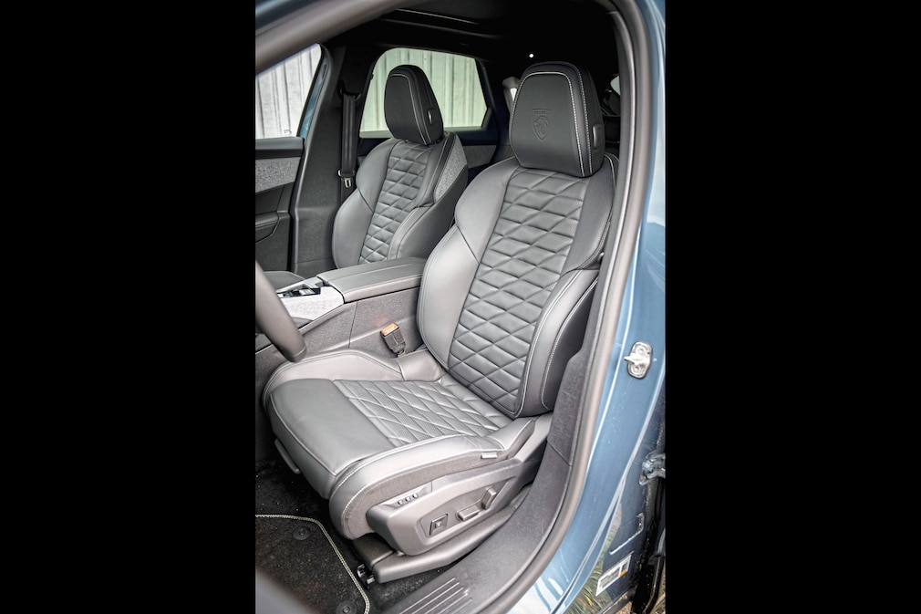 Peugeot E-3008