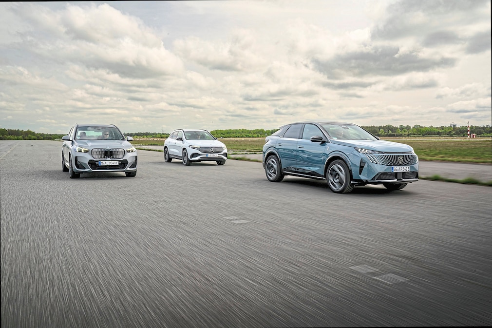 BMW iX1 eDrive20 Mercedes EQA 250+ Peugeot E-3008