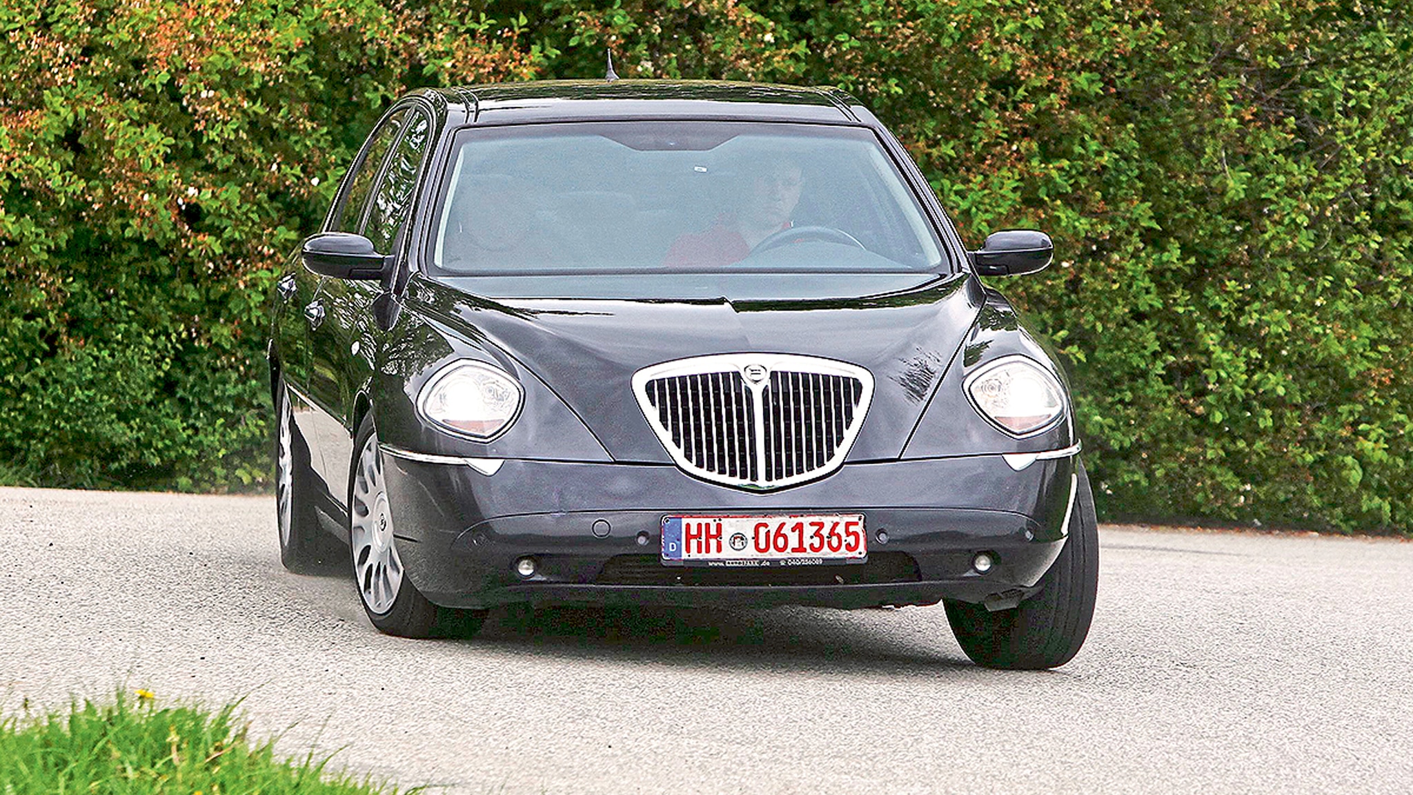 Die-Kraft-einer-ganzen-Kultur-Lancia-Thesis-2-4-JTD