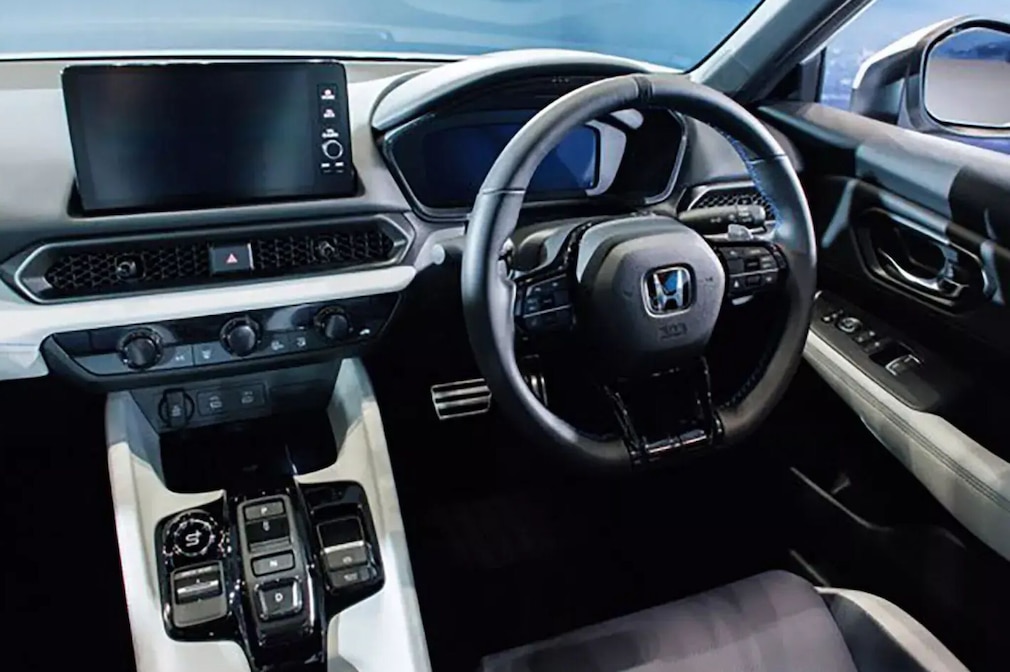 Der Innenraum des Honda Prelude in der Ausführung für Japan mit dem Lenkrad auf der rechten Seite.