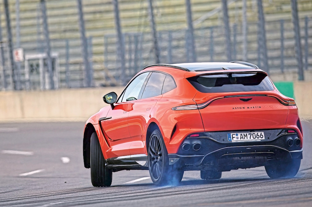 Aston Martin DBX707