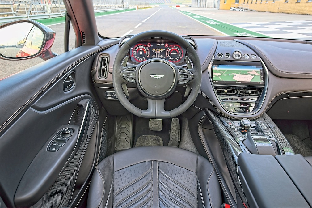Aston Martin DBX707