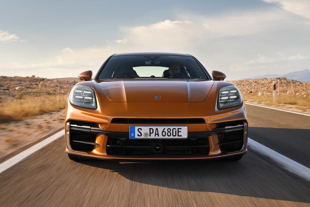 Porsche Panamera Turbo E-Hybrid (2024)