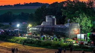 U-Boot-Transport auf der Autobahn