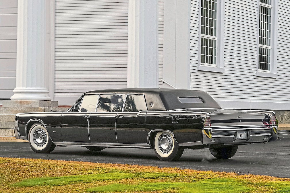 Lincoln Continental Executive Limousine