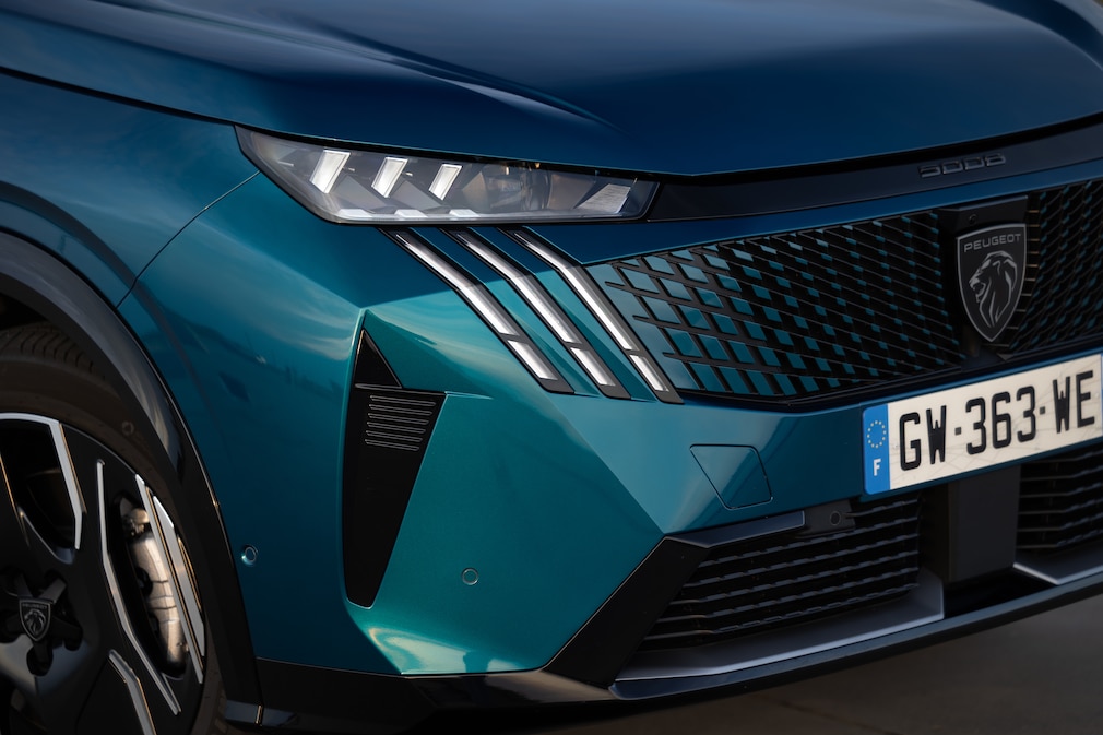 Peugeot E-5008