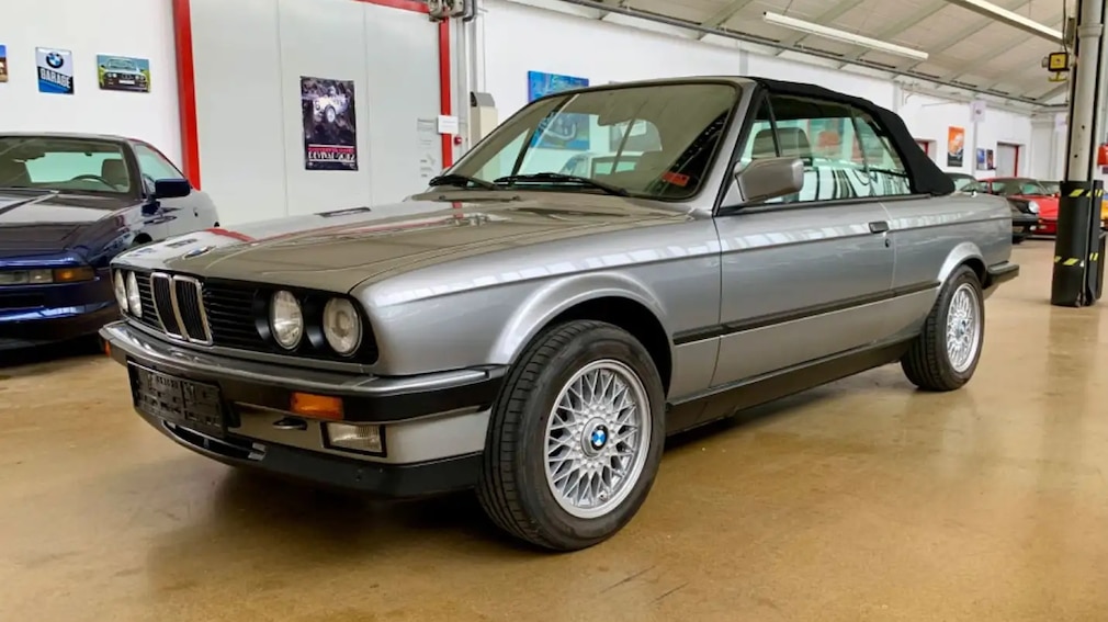 BMW 325i (E30)