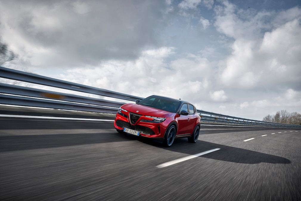 Der neue Alfa Romeo Junior dynamisch