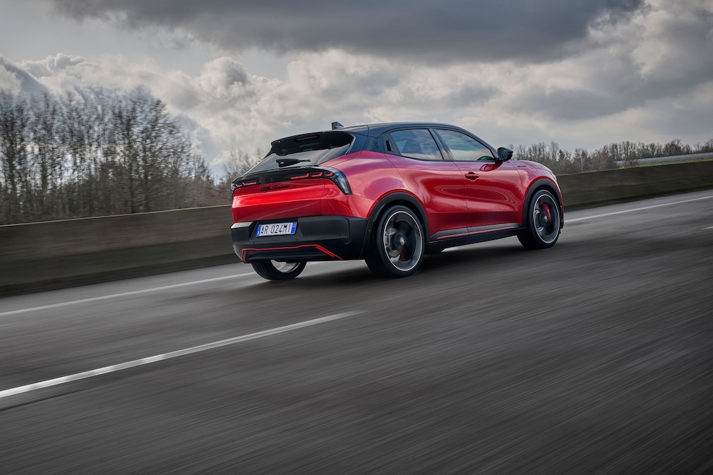 Der neue Alfa Romeo Junior dynamisch