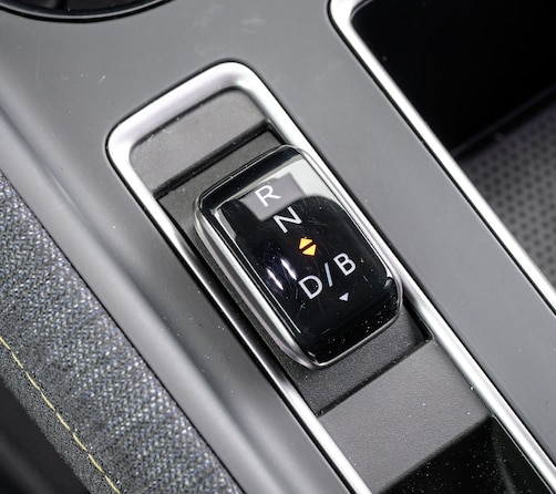 Detailfoto des Fahrstufenschalters in der Mittelkonsole beim Skoda Elroq