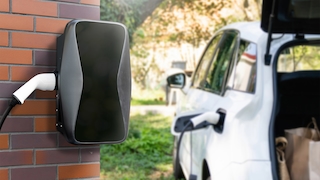 E-Auto an Ladestation