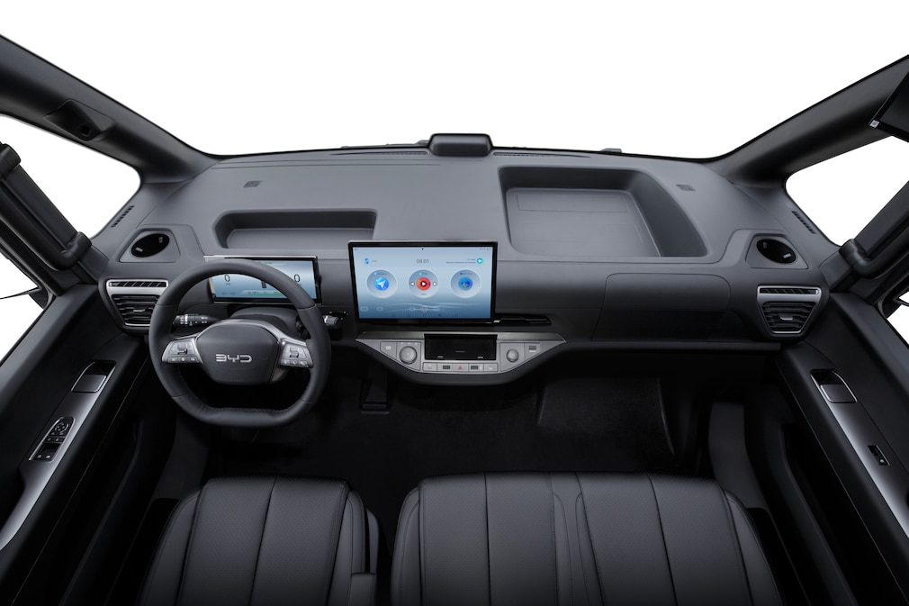 BYD E-Vali Cockpit