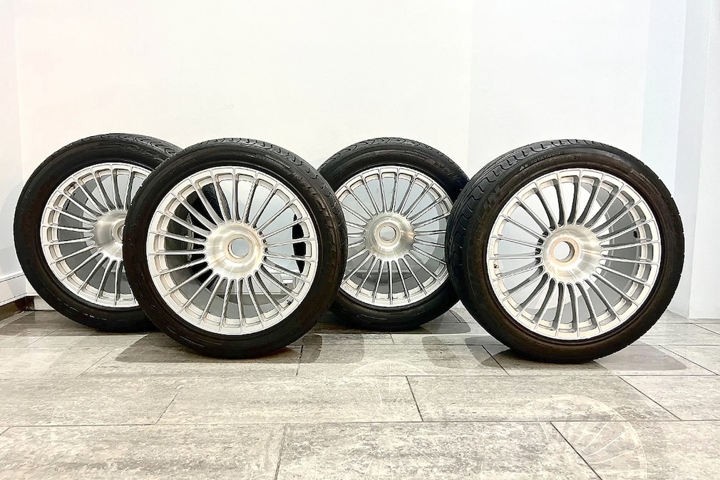 Mercedes-Benz CLK GTR Reifen