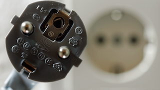 Schuko-Steckdose mit Stecker
