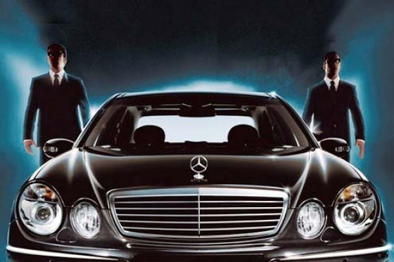 "Men in black" fahren Mercedes