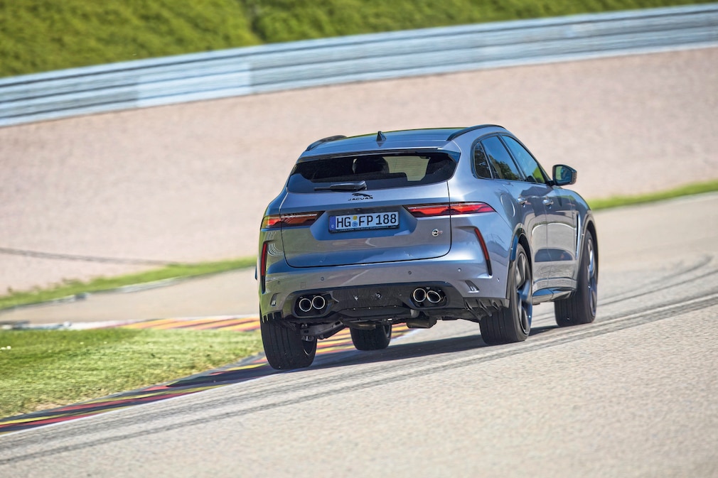 Jaguar F-Pace P575 SVR