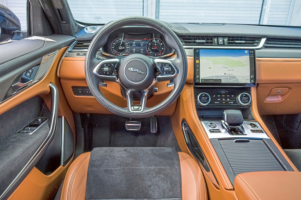Jaguar F-Pace P575 SVR
