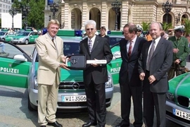 Hessen-Polizei fährt Opel