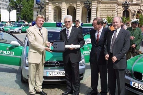 Hessen-Polizei fährt Opel