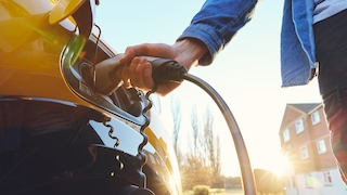 E-Auto wird aufgeladen