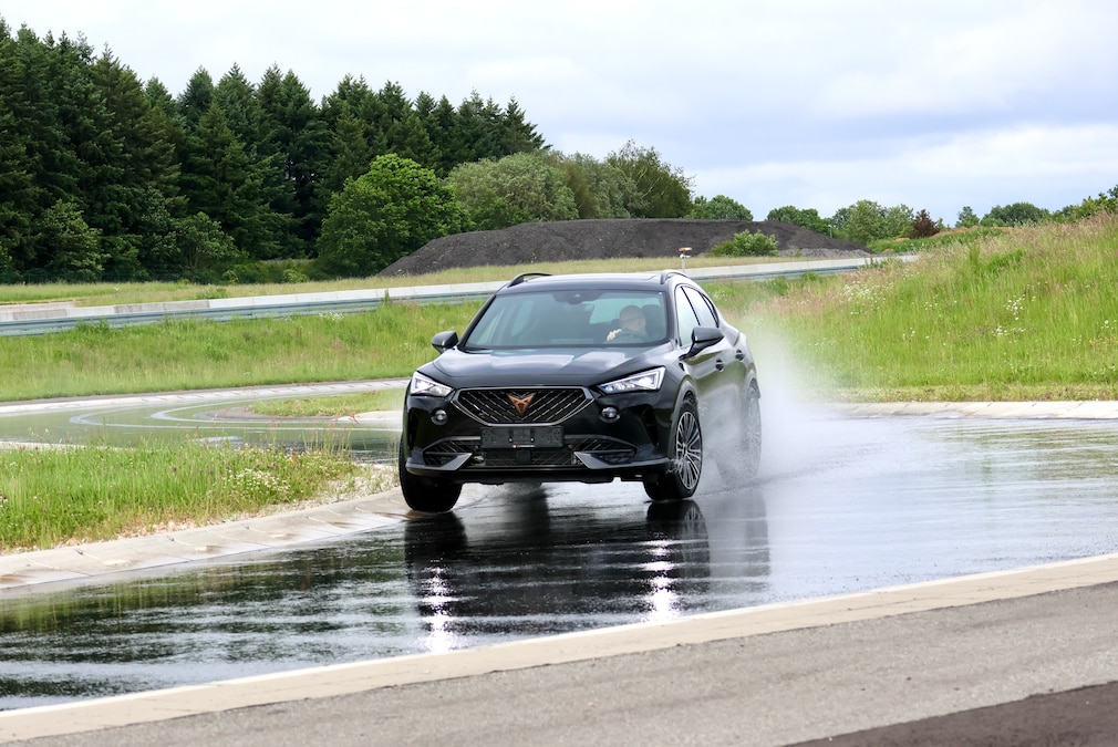 Ganzjahresreifen-Test 245/45 R 18